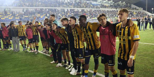 彻底, 亲家甚至担